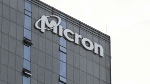 Li Lu Dumps Micron Technology, Adds To East West Bancorp