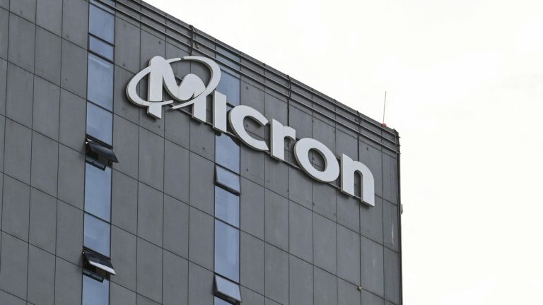 Li Lu Dumps Micron Technology, Adds To East West Bancorp