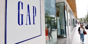 Gap reports a mixed quarter, and stock wavers