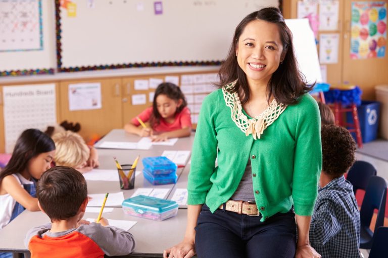 How to Be a Substitute Teacher and Snag a Signing Bonus