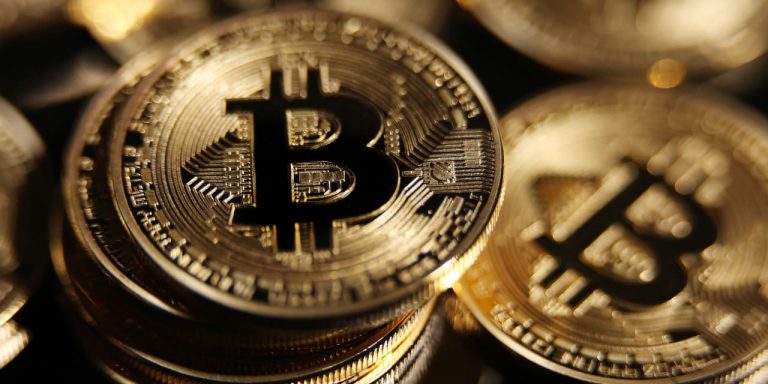 Bitcoin Falls as Crypto Traders React to Binance Bombshell