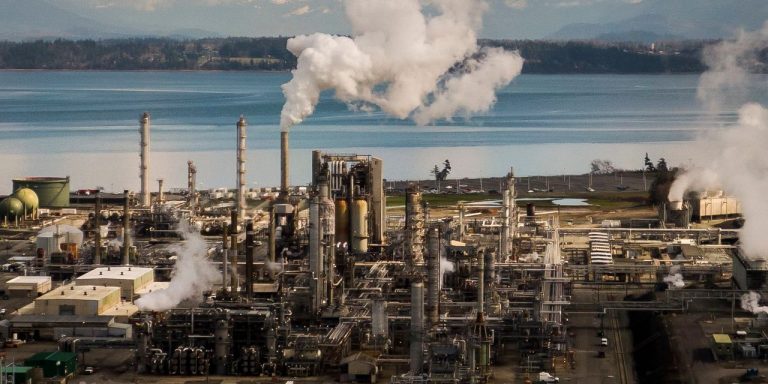 U.S. oil price moves back above $90 a barrel as crude resumes rally