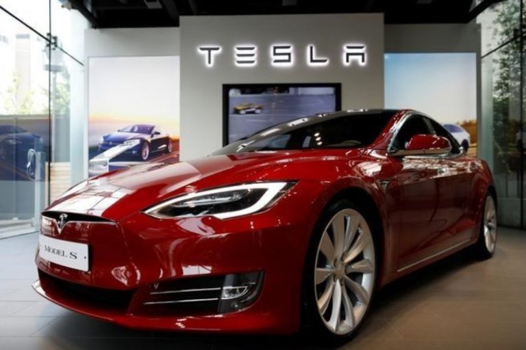 Lawyers who sued Tesla board for excess pay want $10,000 an hour