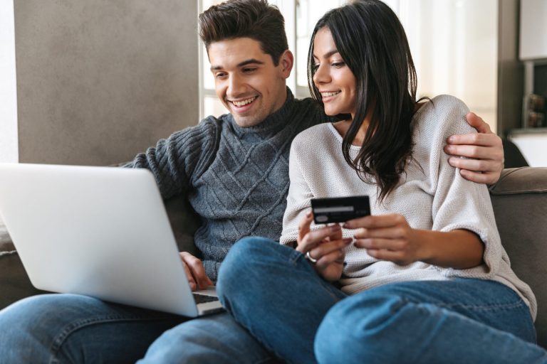 5 Ways Couples Can Maximize Credit Card Rewards