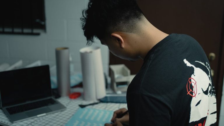 21-year-old ran his side hustle from his parents’ apartment—now it brings in over $500,000 a year