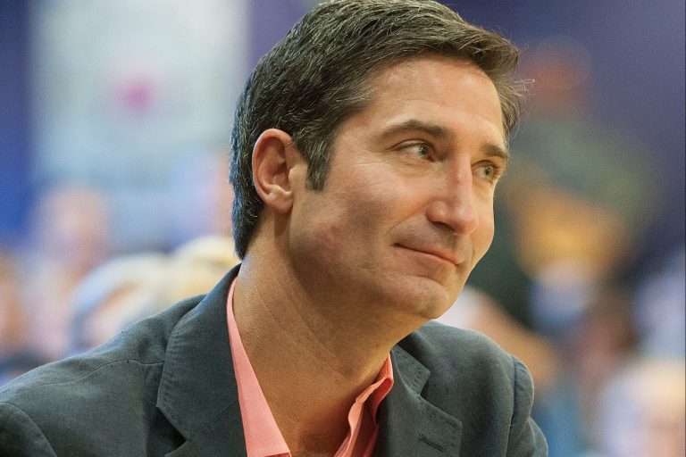 Starbucks Adding New Staff, Says Machines Alone Won’t Cut It