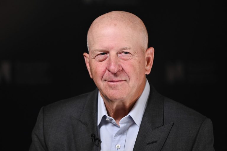 Goldman Sachs Asking Junior Bankers to Confirm Loyalty