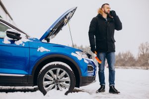 10 Essential Items for Your Winter Emergency Car Kit